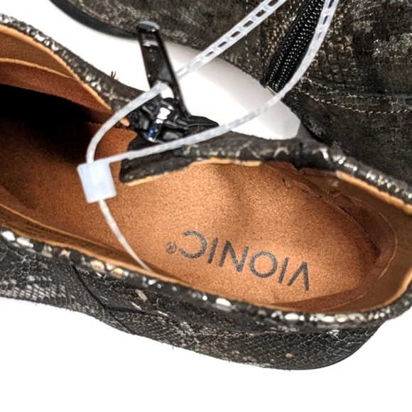 NWT Vionic Kamryn Leather Ankle Heeled Chelsea Boot Snakeskin Pewter Boa… - Picture 11 of 12